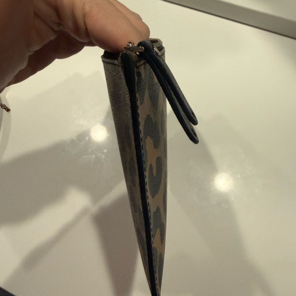 Women’s Purse - Picture 10 of 13